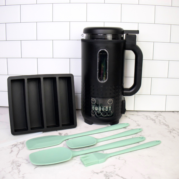 An innovative Hello High Ultra Infuser spatula bundle, featuring a sleek design for effortless butter and oil herb infusion. The set includes a precision spatula for easy handling and precise measurement. Elevate your herbal infusion experience with this stylish and functional infuser set.